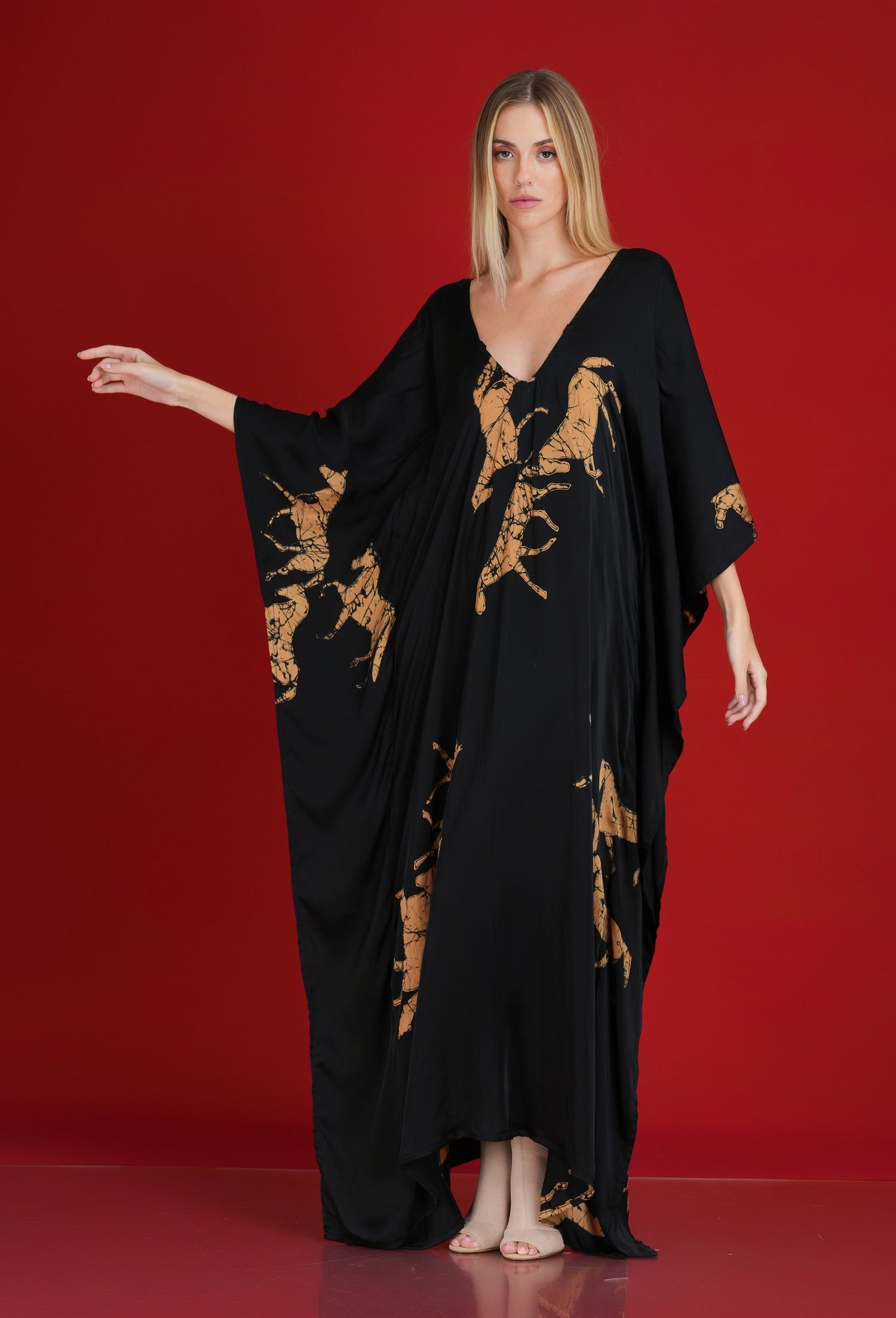 Classic Equine Chic: Black & Gold Kaftan