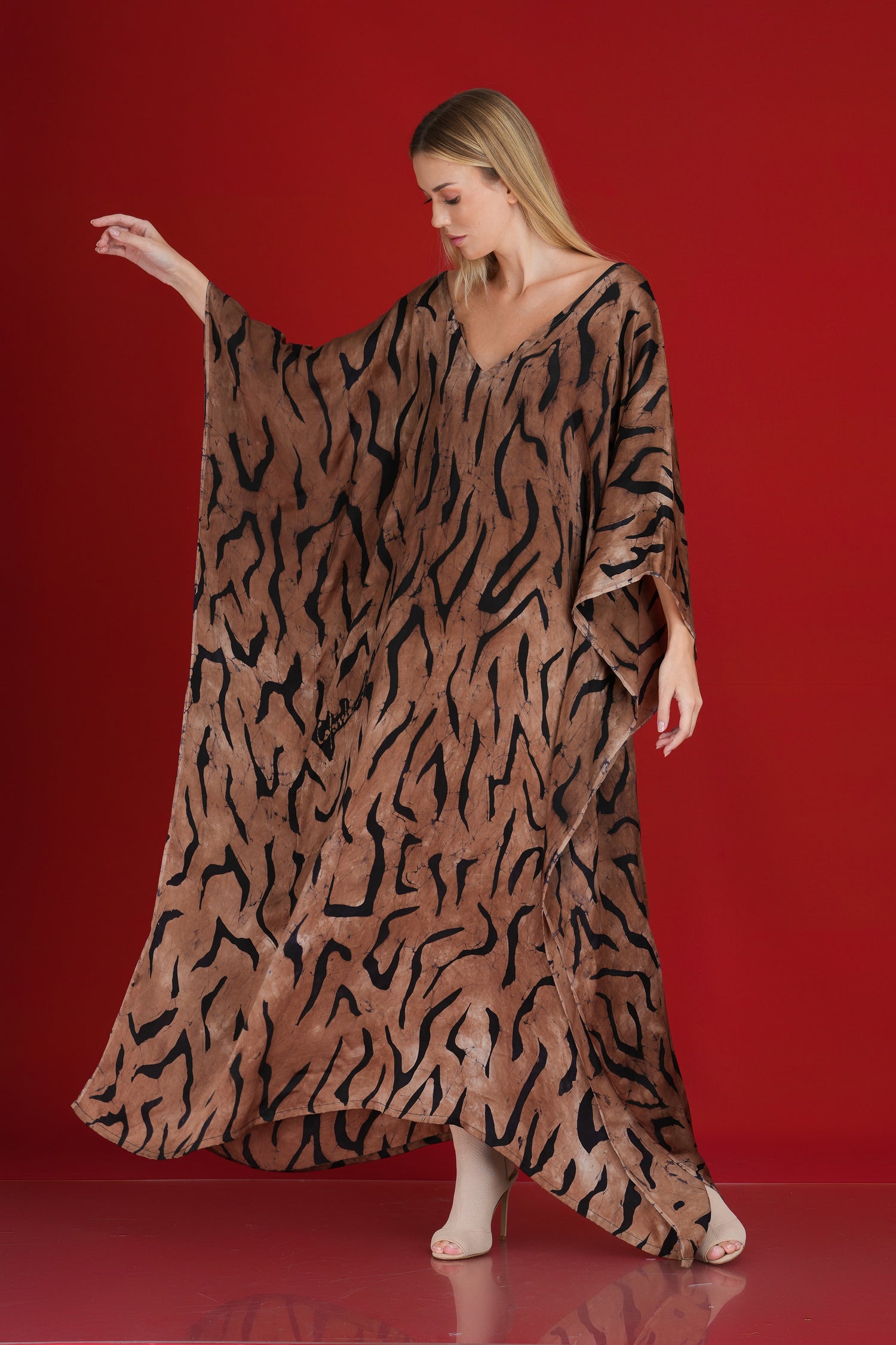 Tiger Prowess Kaftan: Fierce and Fearless