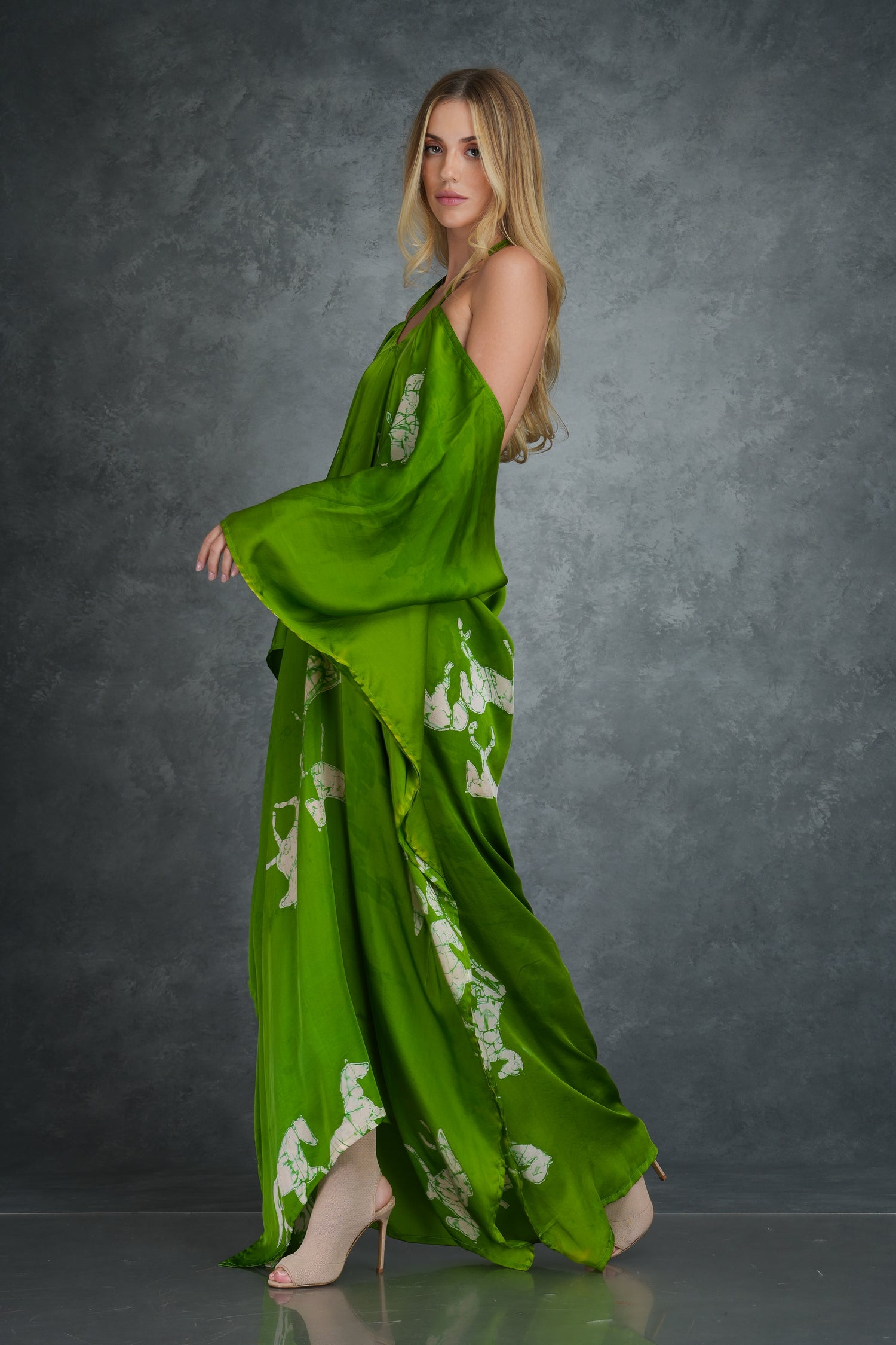 Emerald Equine Kaftan: Verdant Serenity