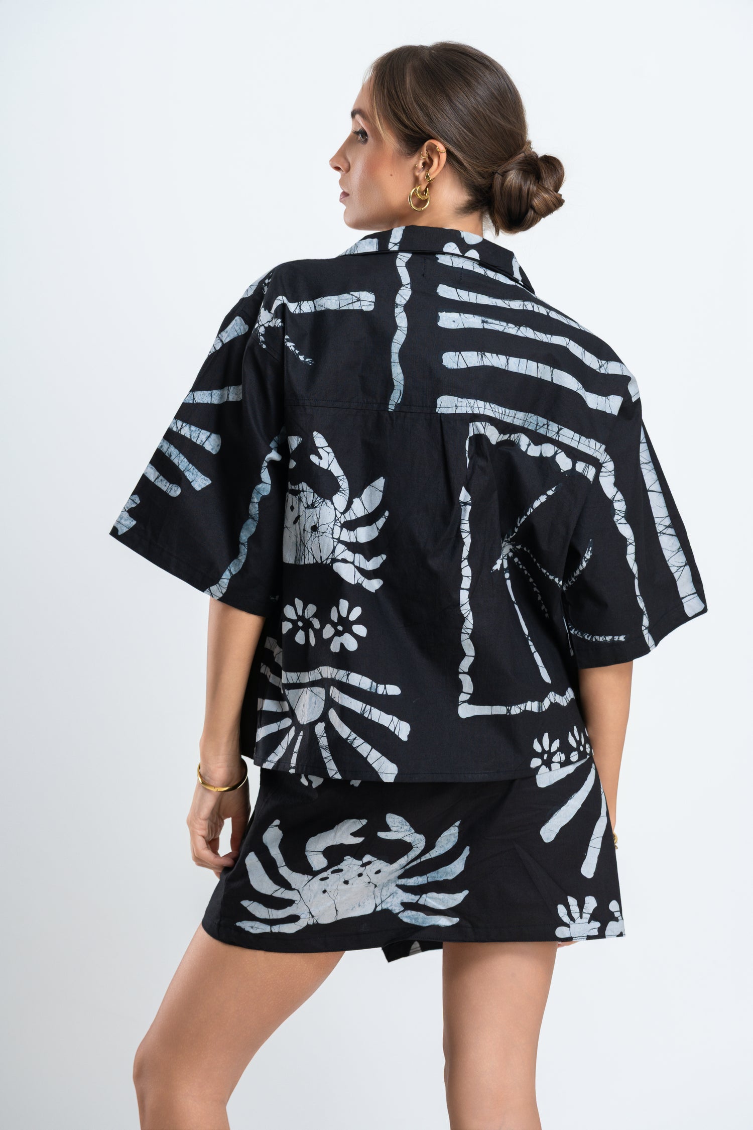 Oversized Black Tide Shirt