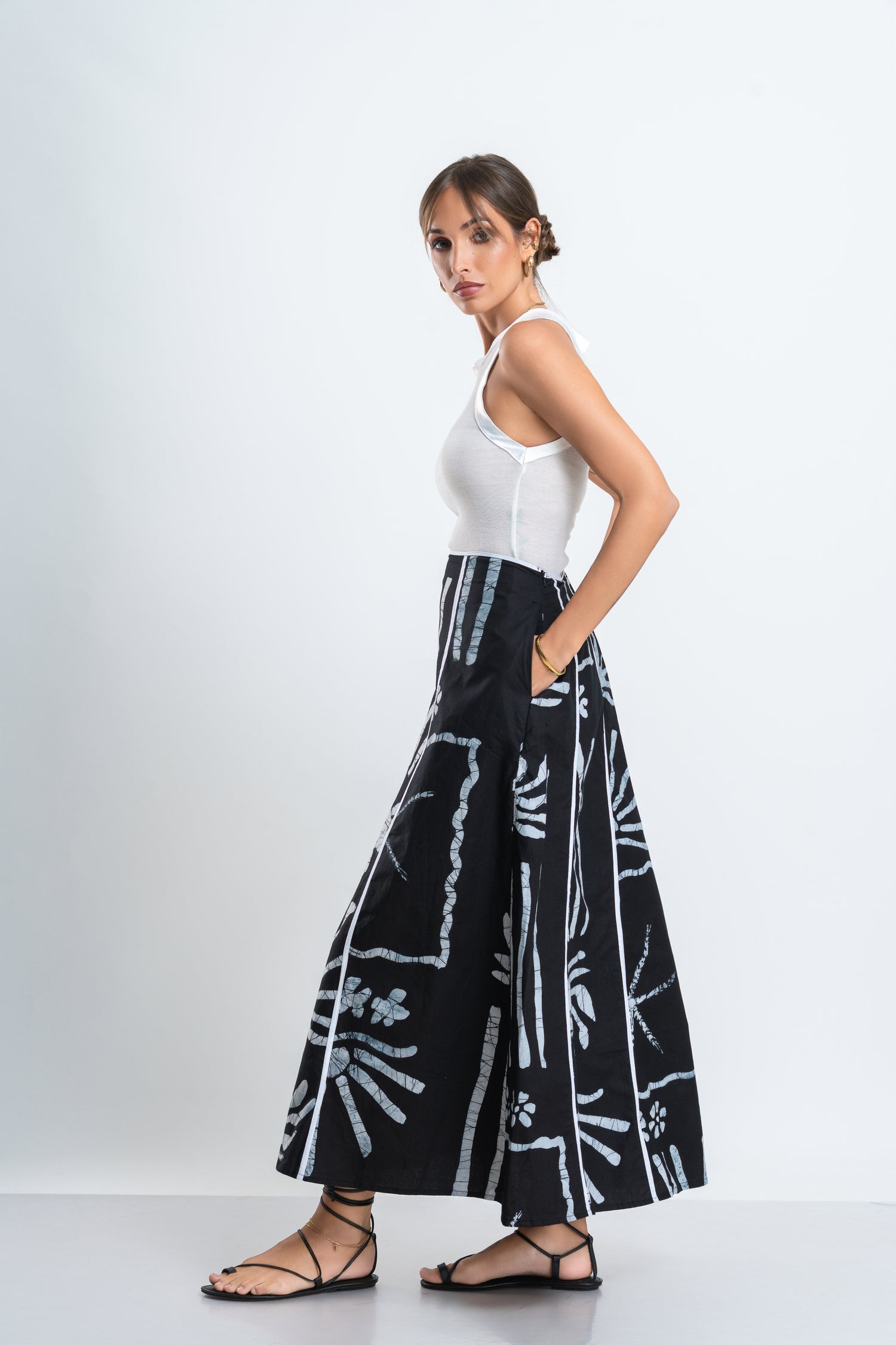 Sandy Curve Black Skirt