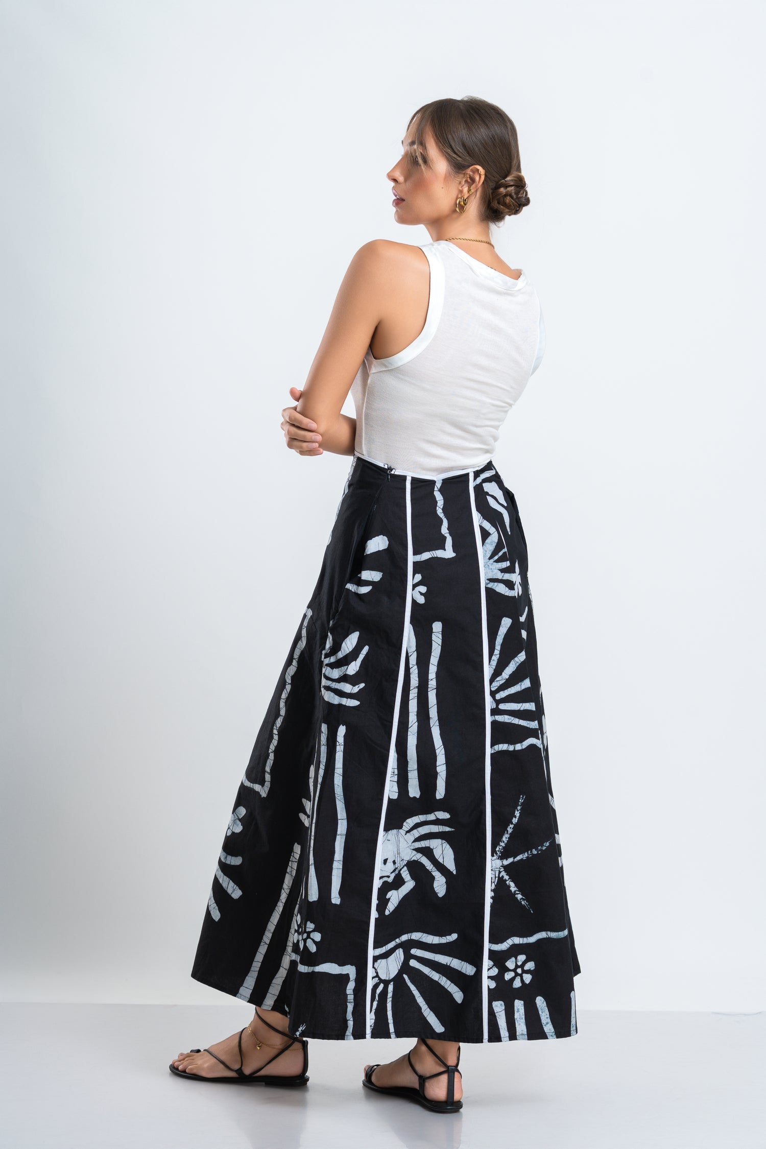 Sandy Curve Black Skirt