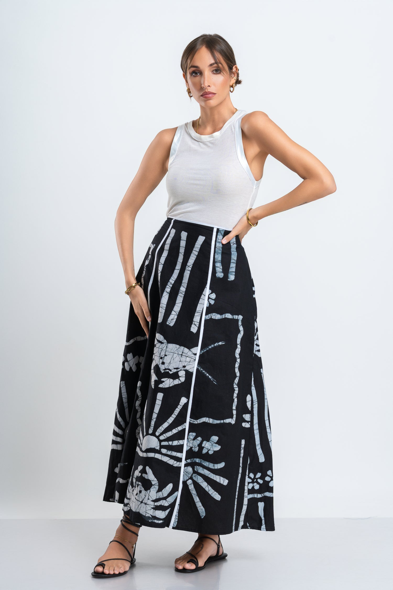 Sandy Curve Black Skirt