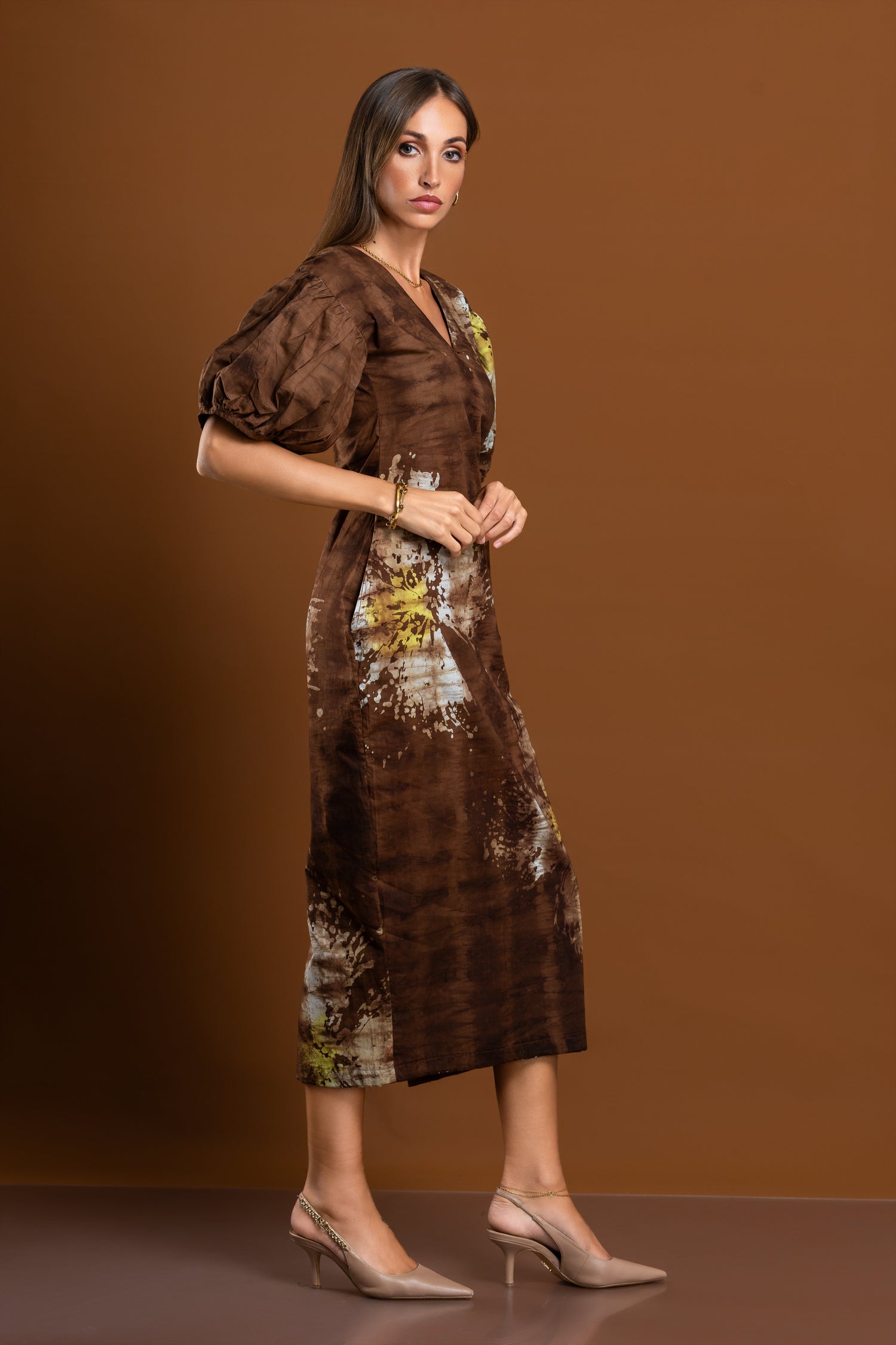 Chestnut Bloom Dress – Brown Abstract Floral Pencil Dress with Puff Sleeves